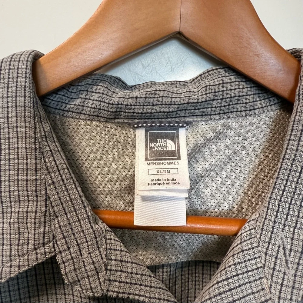 The North Face Men's Long Sleeve Windowpane Plaid Check Button‎ Down Grey Shirt
